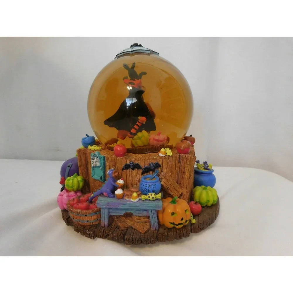 Disney Winnie the Pooh Halloween Tiggers Haunted House Musical Snowglobe Rare